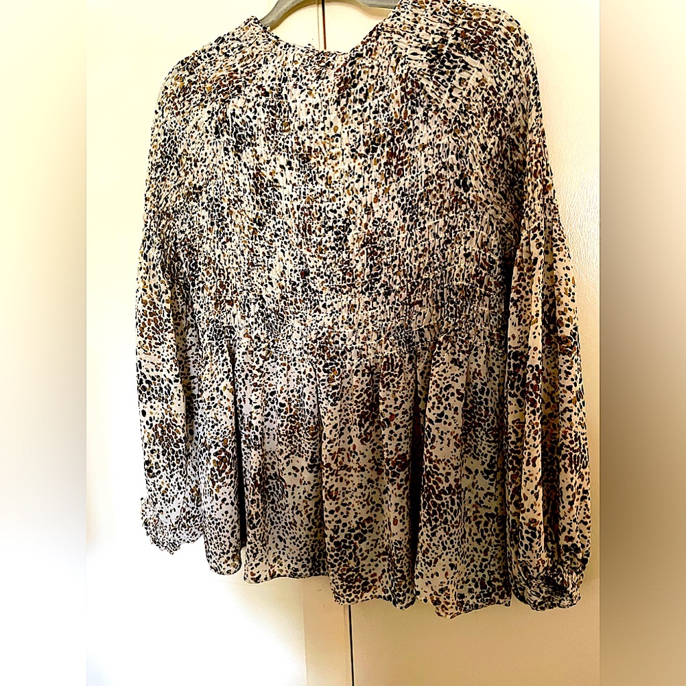 Sheer black and grey long sleeve top perfect for the summer